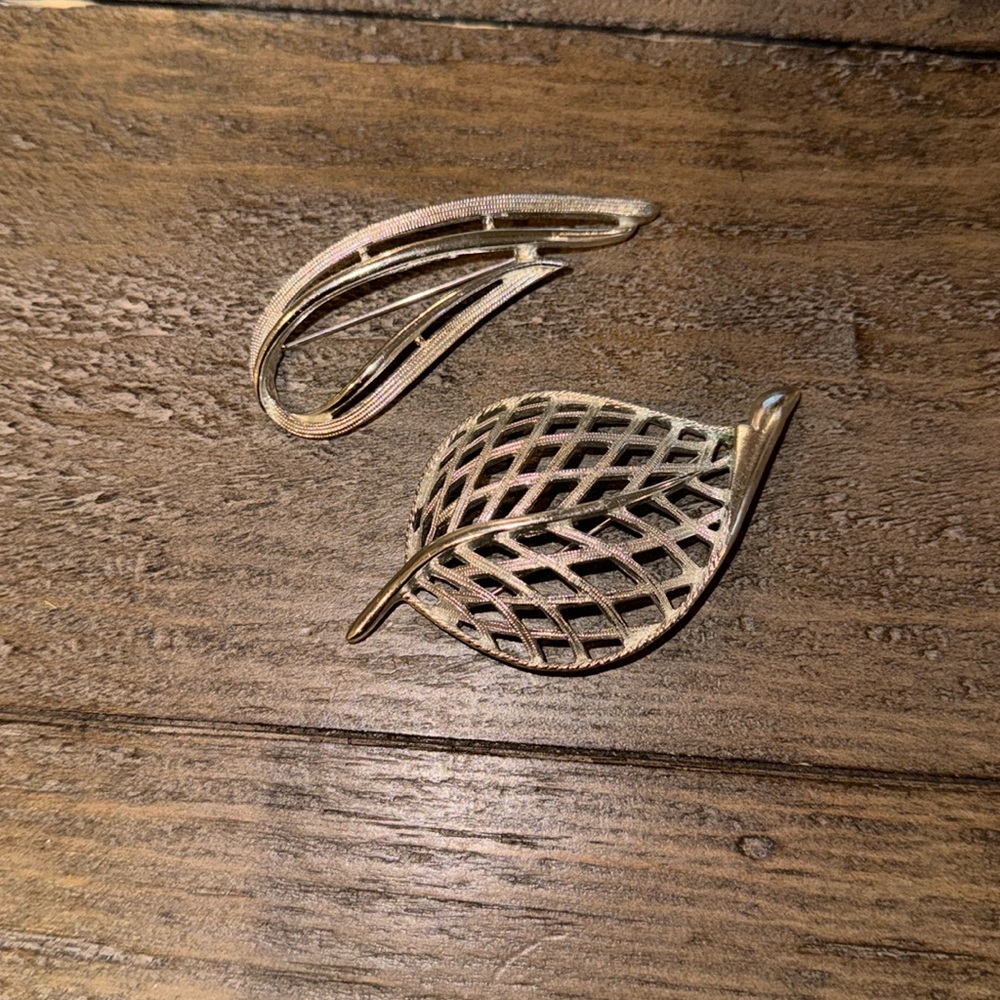 Vintage 50’s 60’s Sarah Coventry Brooches 1968 Modern Leaf & 1950 Stunning Swirl